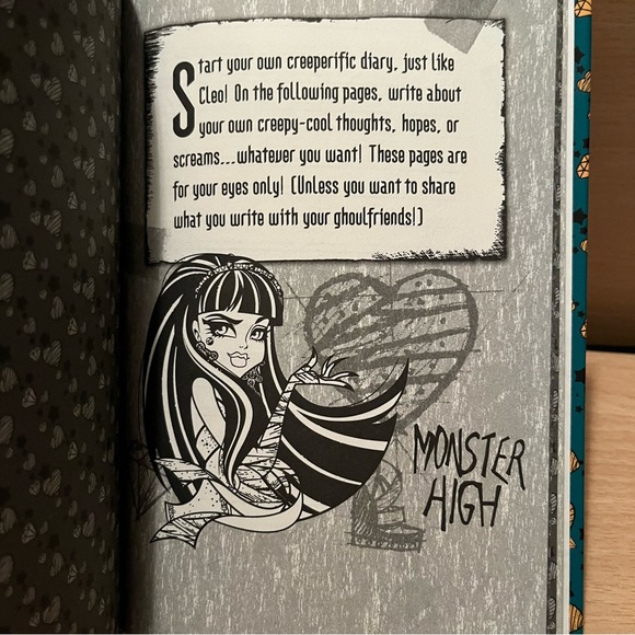 NWT First Edition HC Book Monster High Diaries Cleo’s Creeperific Mummy Makeover - Picture 4 of 7